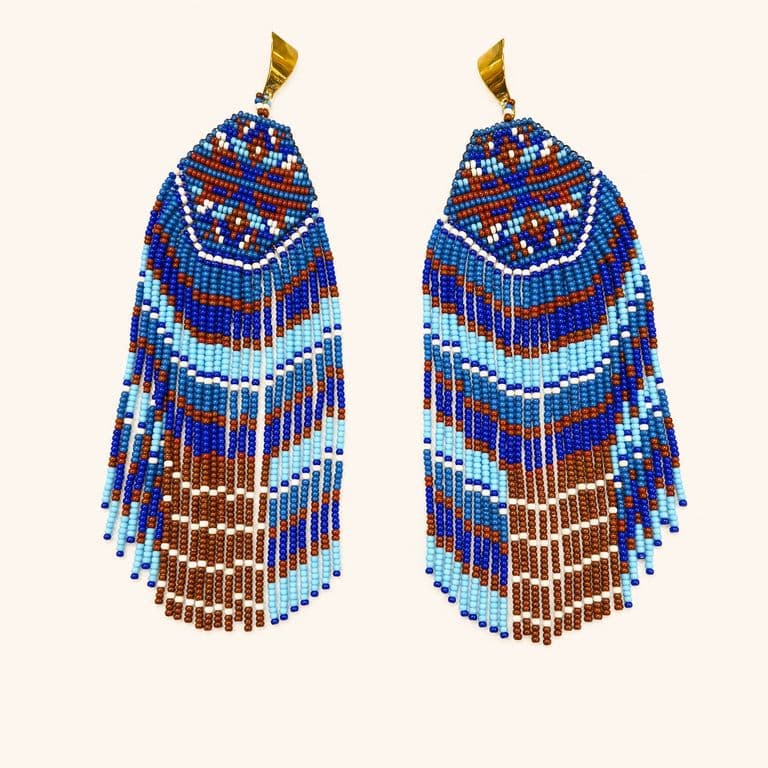 Aretes de chaquiras con fleco