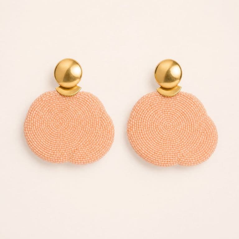 Aretes tejidos en chaquira salmón