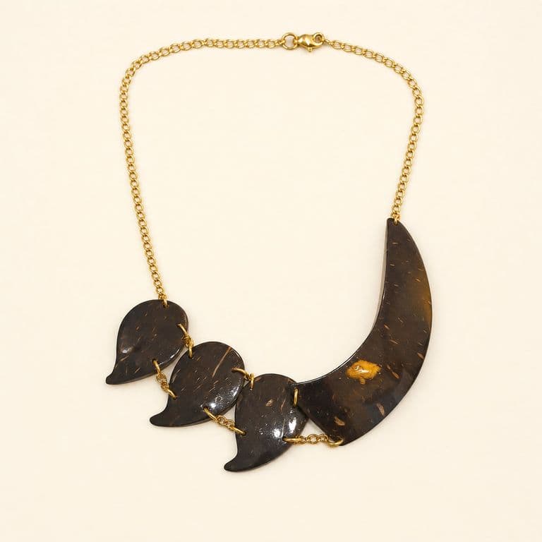 Collar de pétalos de coco